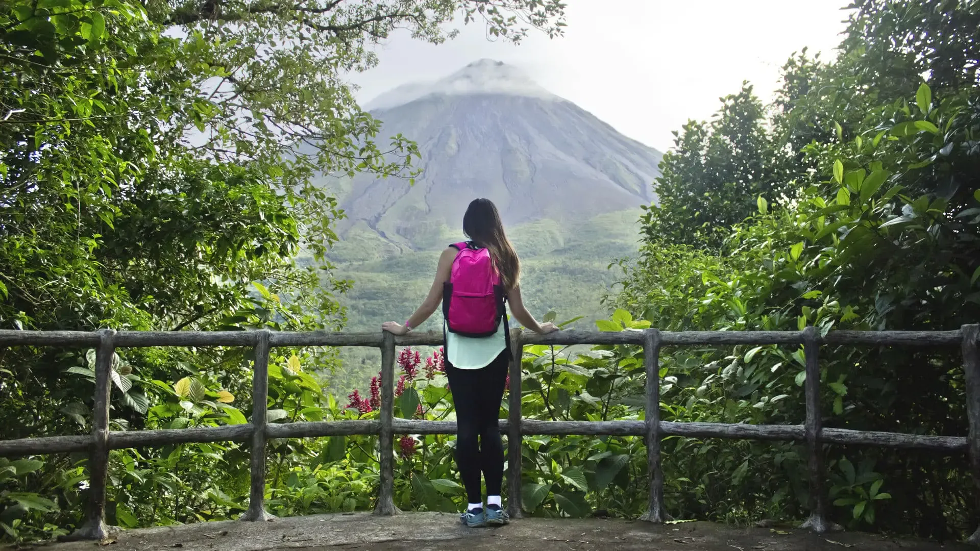 costa-rica-curiosities_arenal-volcan-2.webp
